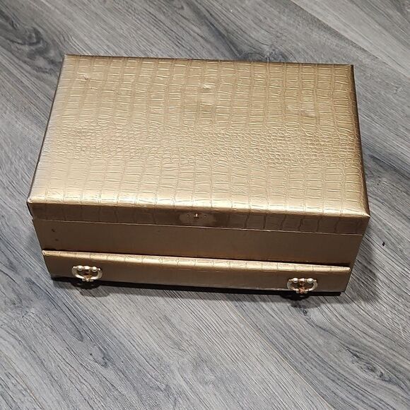 XL Vintage Buxton Metallic Gold Texrured Jewelry Box - Picture 1 of 12